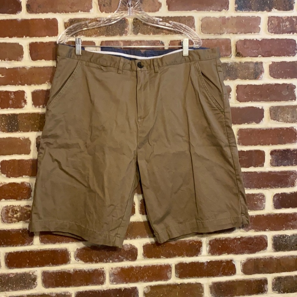 Jachs tan khaki shorts size 38